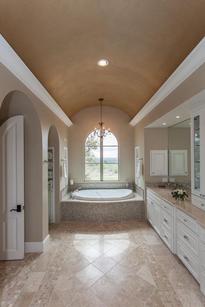 На фото: ванная комната в классическом стиле с белыми фасадами, накладной ванной, бежевой плиткой и плиткой мозаикой с