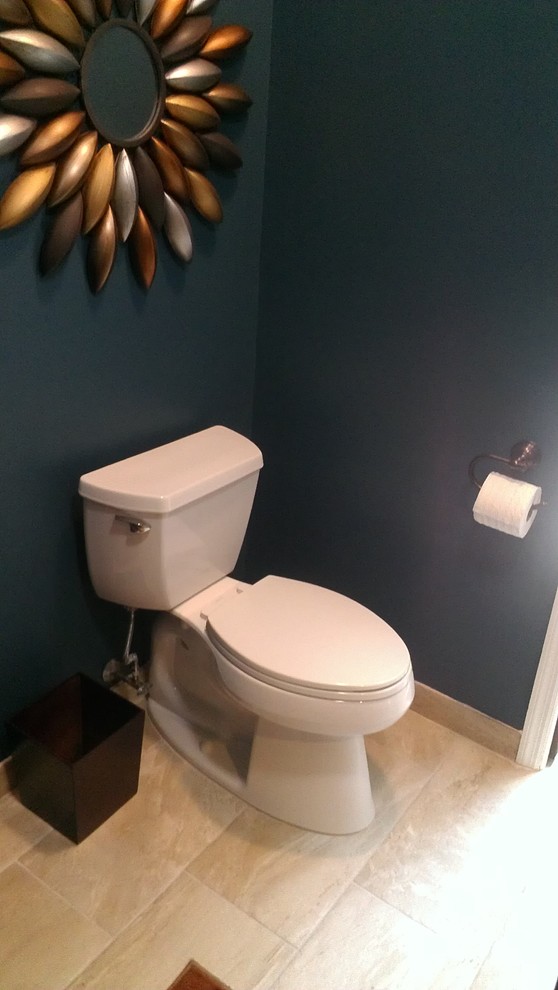 Cette photo montre un WC et toilettes chic.