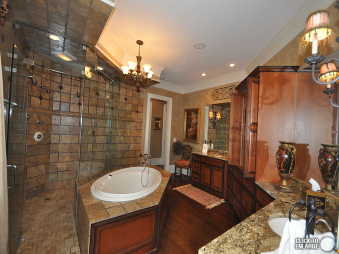 Idéer för ett klassiskt badrum, med granitbänkskiva och ett platsbyggt badkar