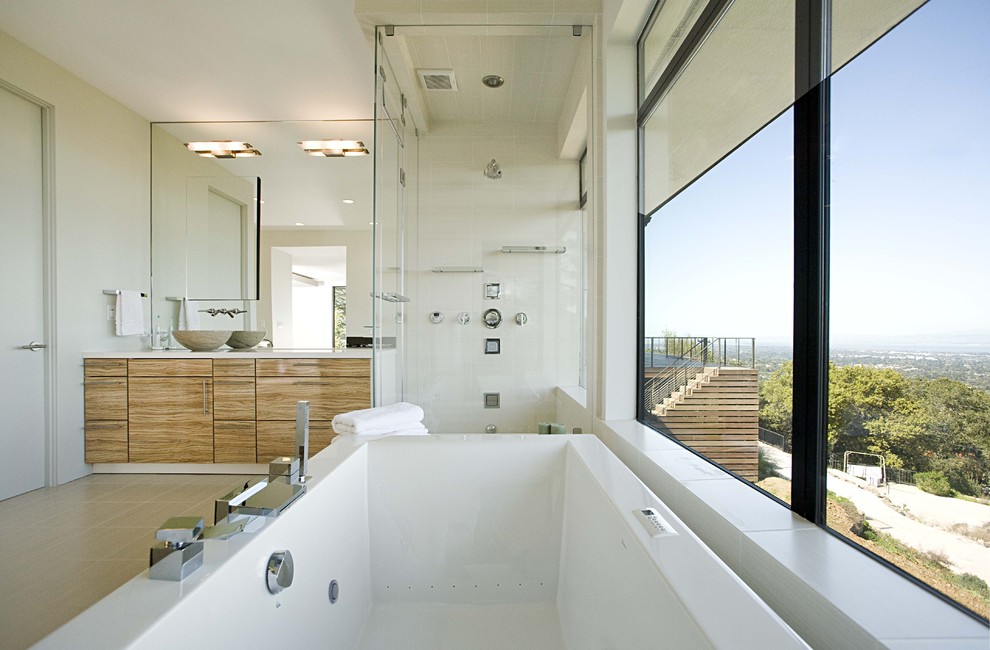Ispirazione per una stanza da bagno minimal con lavabo a bacinella