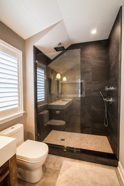 Inspiration for a large traditional shower room bathroom in Philadelphia with an alcove shower, a one-piece toilet, black tiles, slate tiles, beige walls, porcelain flooring, engineered stone worktops, brown floors and an open shower.