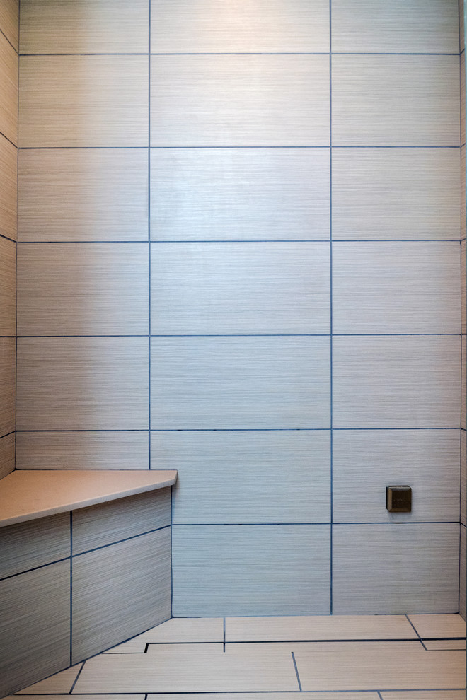 На фото: главная ванная комната среднего размера в стиле модернизм с фасадами в стиле шейкер, коричневыми фасадами, отдельно стоящей ванной, душем без бортиков, унитазом-моноблоком, серой плиткой, цементной плиткой, серыми стенами, полом из керамогранита, врезной раковиной и столешницей из бетона