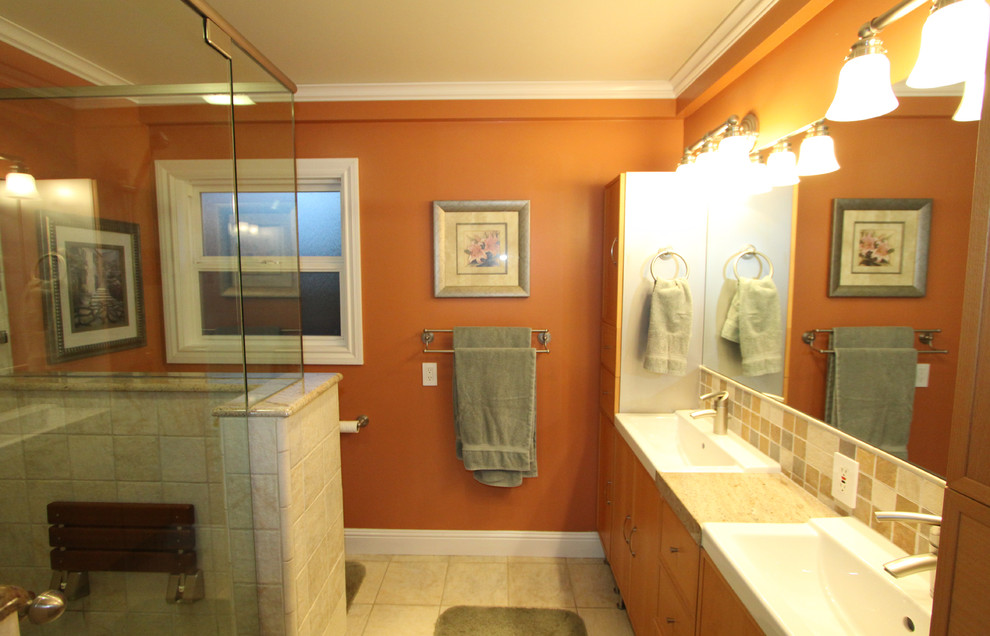 シャーロットにあるトラディショナルスタイルのおしゃれな浴室の写真