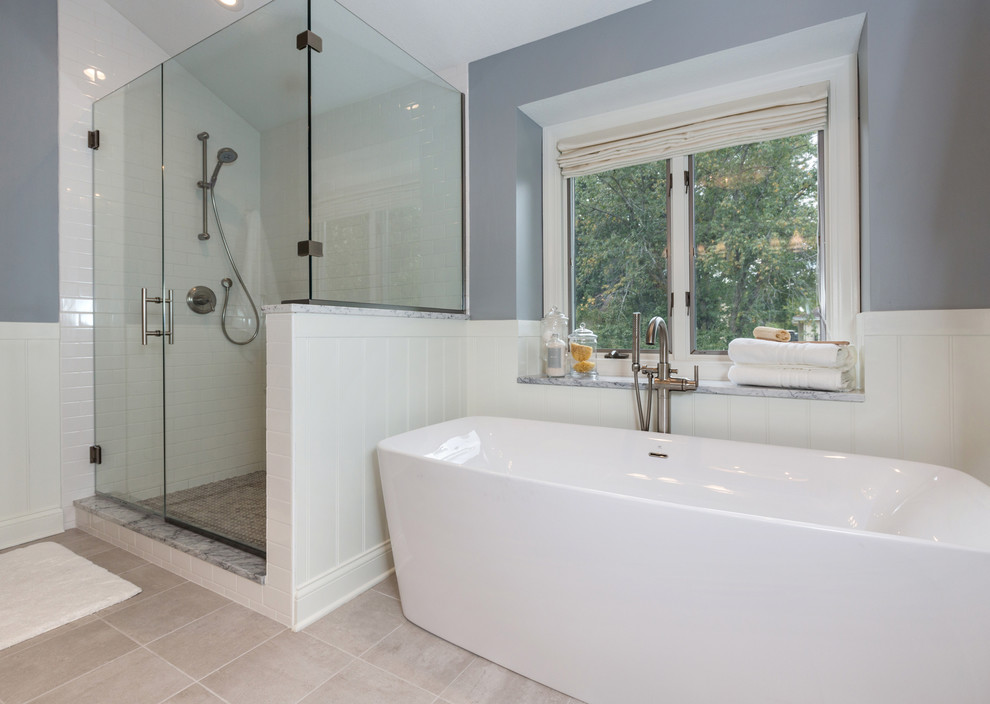 Photo of a medium sized classic ensuite bathroom in Other with a submerged sink, freestanding cabinets, white cabinets, marble worktops, a freestanding bath, a double shower, a two-piece toilet, grey walls and ceramic flooring.