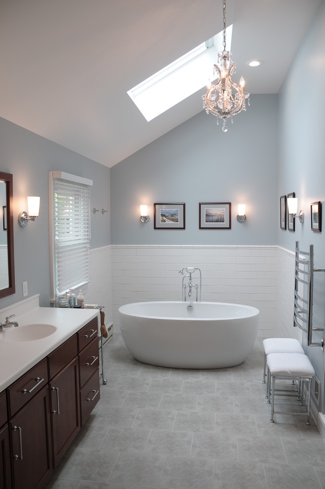 Inspiration for a modern bathroom remodel in Philadelphia
