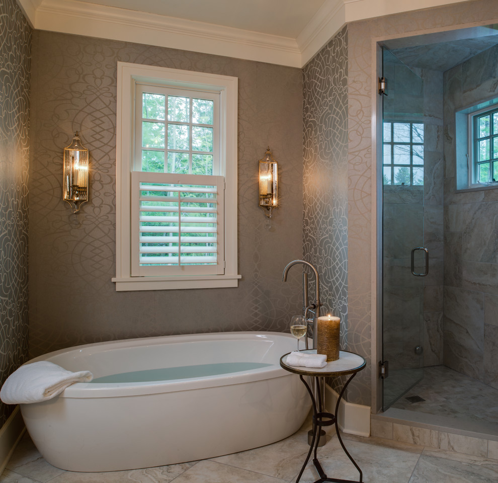 Стильный дизайн: ванная комната в классическом стиле с угловым душем - последний тренд