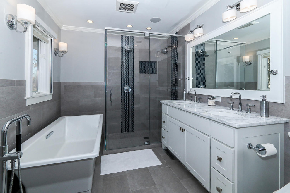 Example of a mid-sized beach style bathroom design in Minneapolis