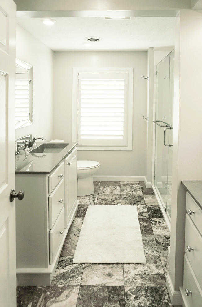 Источник вдохновения для домашнего уюта: ванная комната с столешницей из оникса