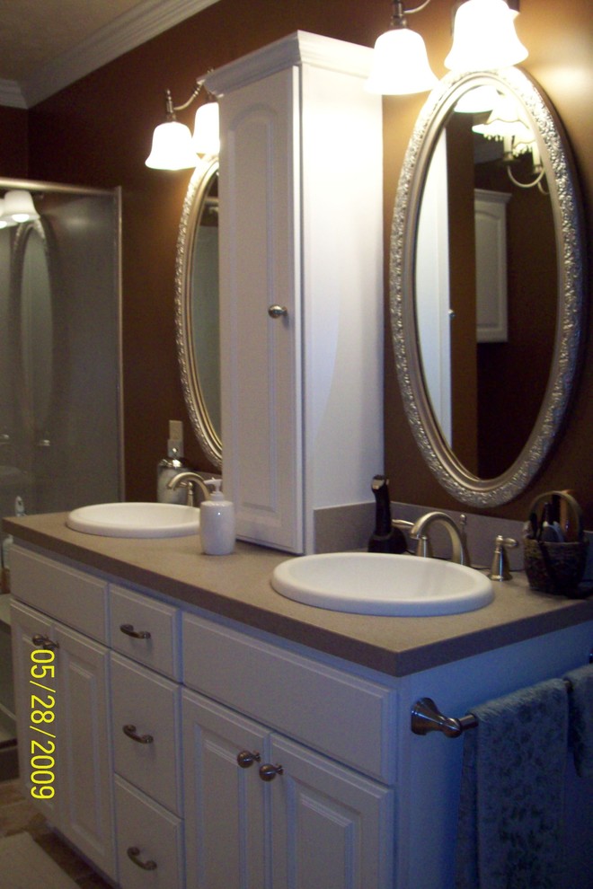 Example of a classic bathroom design in Detroit