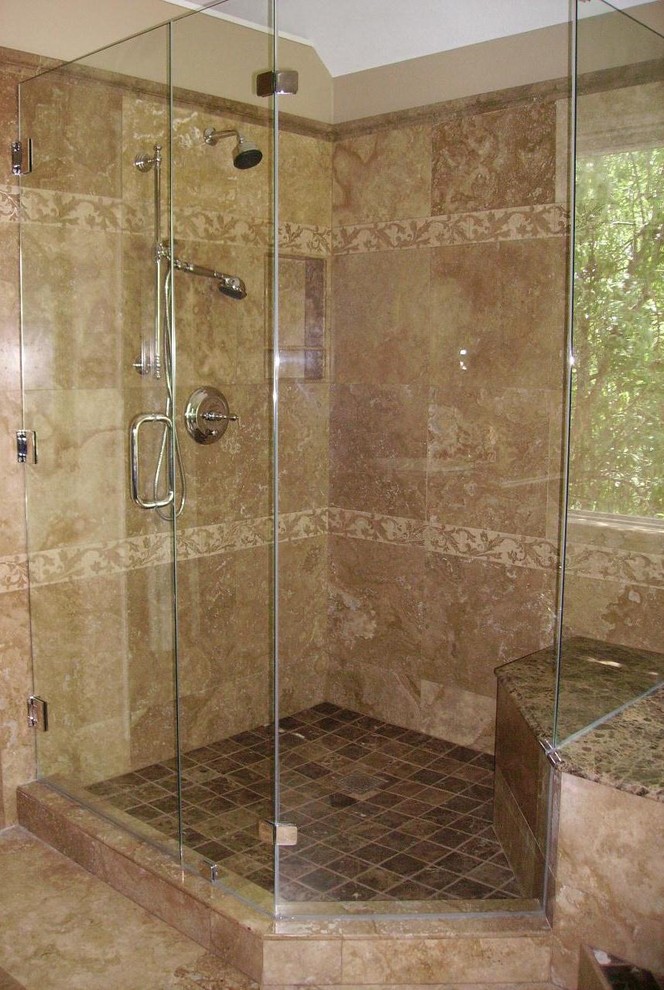 Example of a classic bathroom design in Dallas