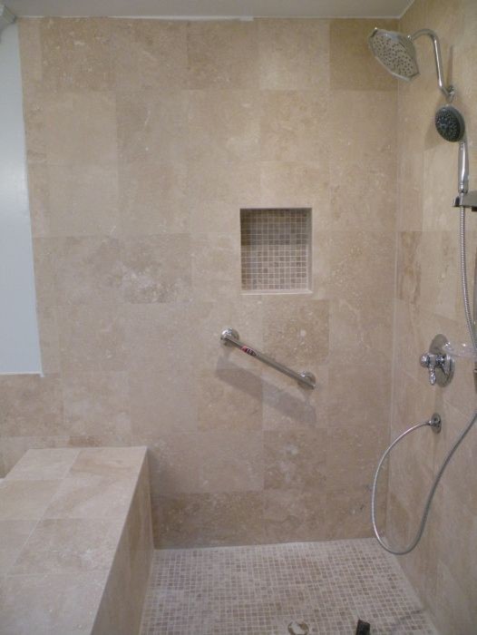 Immagine di una stanza da bagno minimal