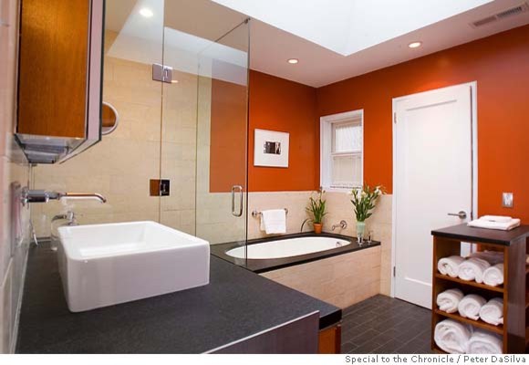 Example of a minimalist bathroom design in San Francisco