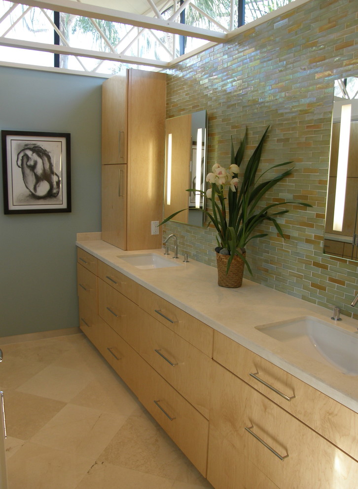 Inspiration for a modern bathroom remodel in Orange County