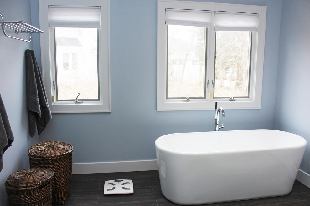 Example of a trendy freestanding bathtub design in Newark