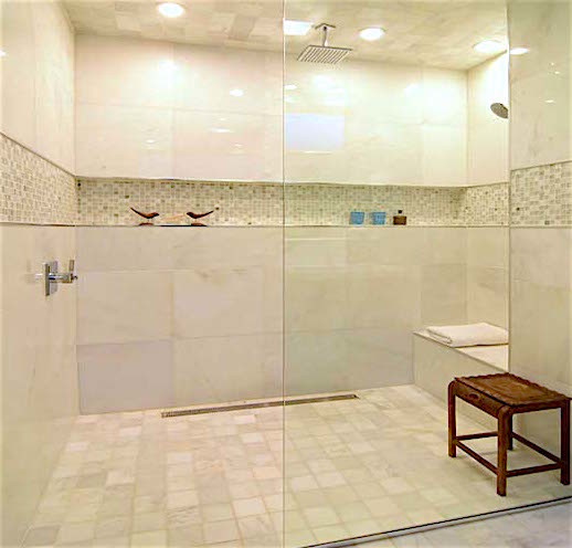 Foto de cuarto de baño principal retro de tamaño medio con ducha abierta, baldosas y/o azulejos grises, baldosas y/o azulejos de piedra, paredes grises, suelo de mármol y lavabo sobreencimera