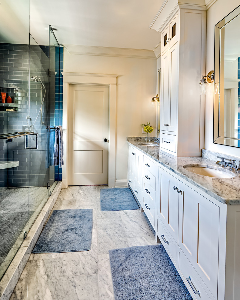 Exemple d'une grande salle de bain principale chic avec un placard avec porte à panneau encastré, des portes de placard blanches, une douche double, un carrelage bleu, des carreaux de céramique, un mur blanc, un sol en marbre, un lavabo encastré et un plan de toilette en marbre.