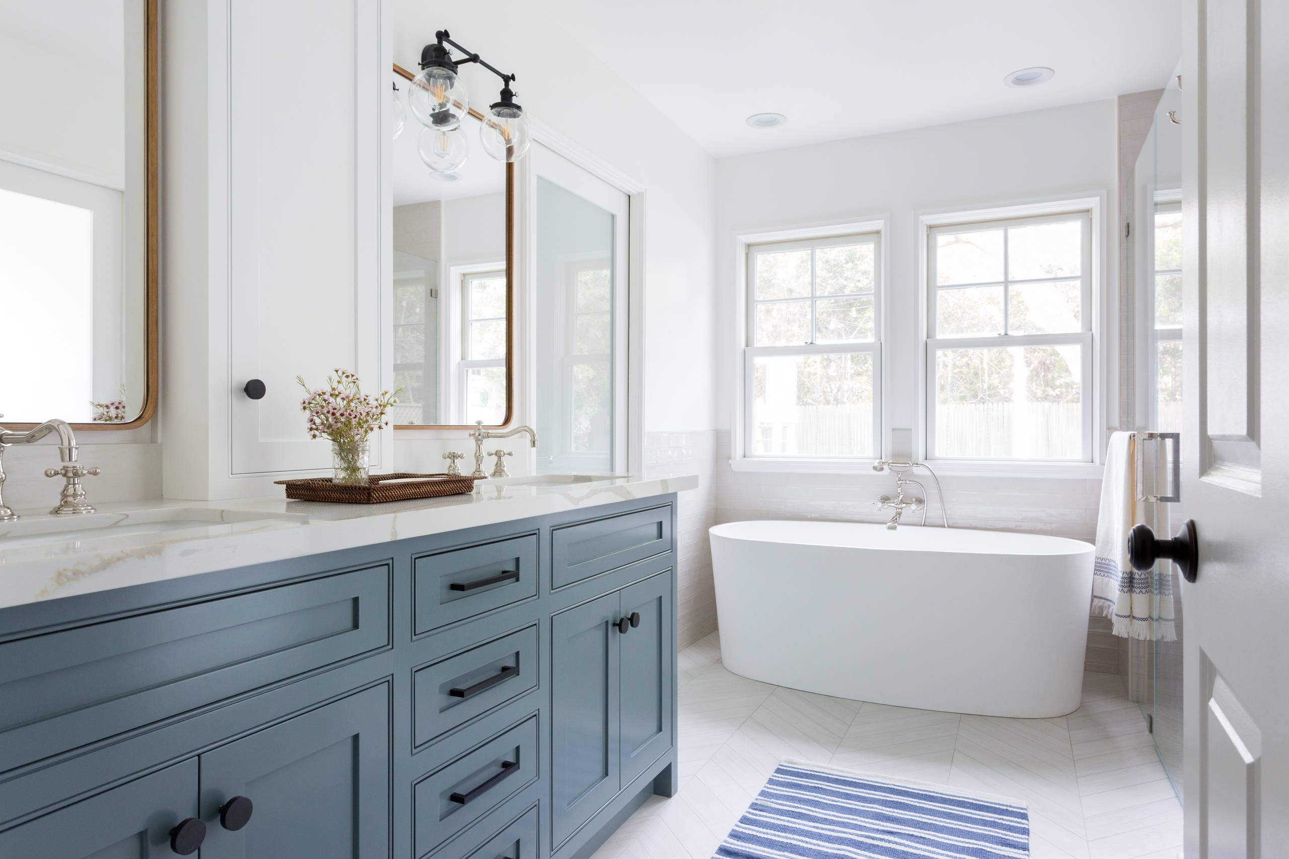 75 Beautiful Bathroom With Blue Cabinets Pictures Ideas July 2021 Houzz