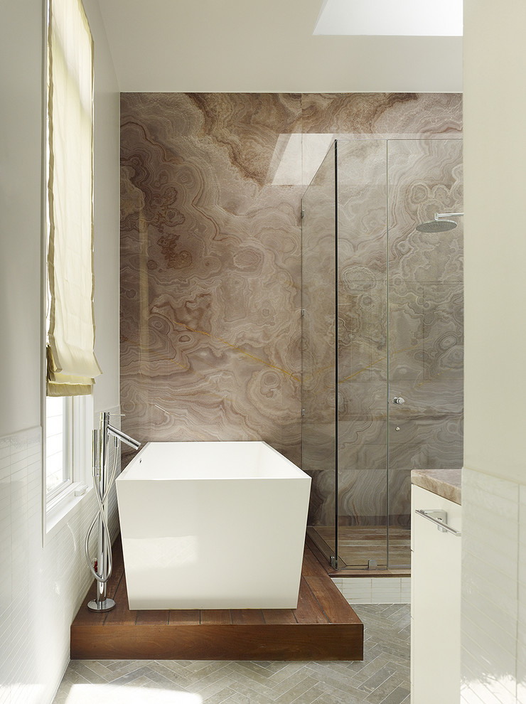 Freestanding bathtub - modern freestanding bathtub idea in San Francisco