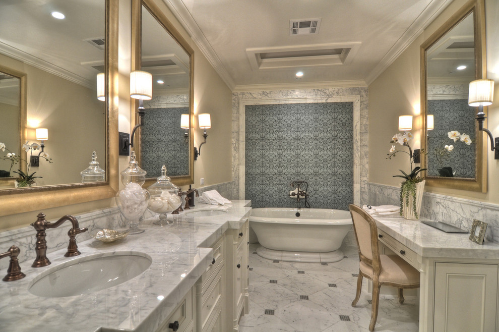 Design ideas for a traditional bathroom in Orange County with feature lighting.
