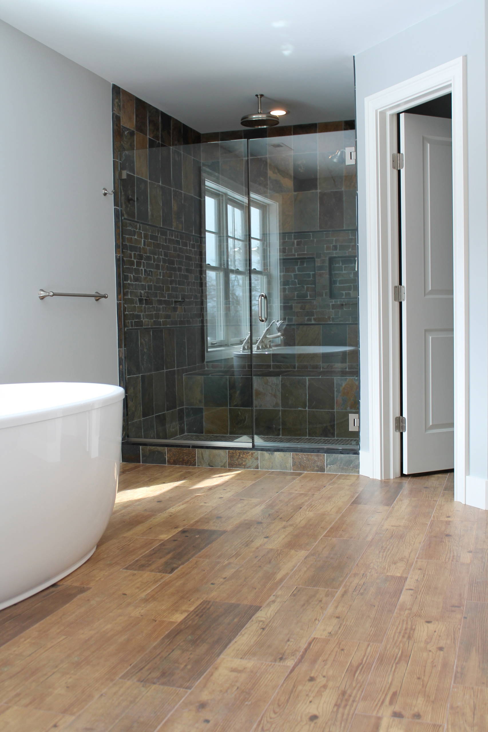 75 Beautiful Wood Look Tile Bathroom Pictures Ideas April 2021 Houzz