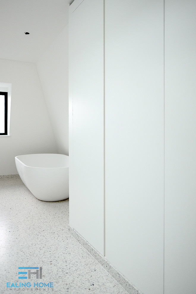 Inspiration för ett funkis badrum, med en öppen dusch, terrazzogolv och med dusch som är öppen