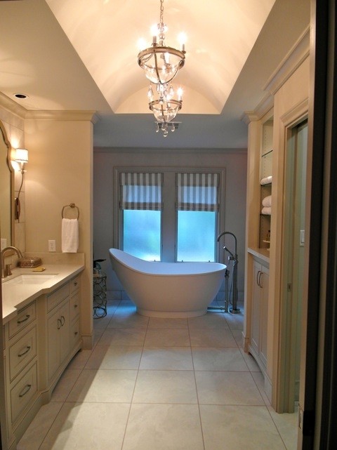 Example of a large classic master yellow tile and stone tile travertine floor bathroom design in Austin with recessed-panel cabinets, white cabinets, a two-piece toilet, white walls, an undermount sink and quartz countertops