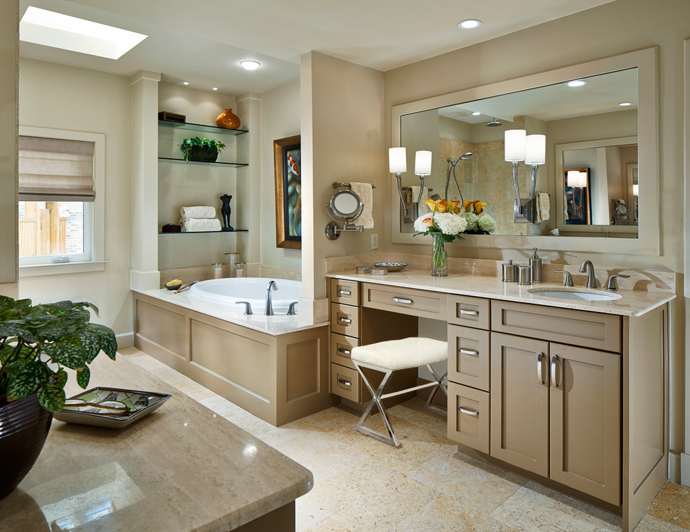 Foto de cuarto de baño rectangular, tradicional, con lavabo bajoencimera, armarios estilo shaker, puertas de armario beige y bañera encastrada