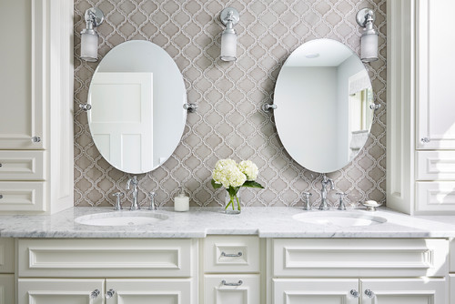 Bathroom Vanity Mirror Lighting Guide, Bathroom Vanity Lights Up Or Down