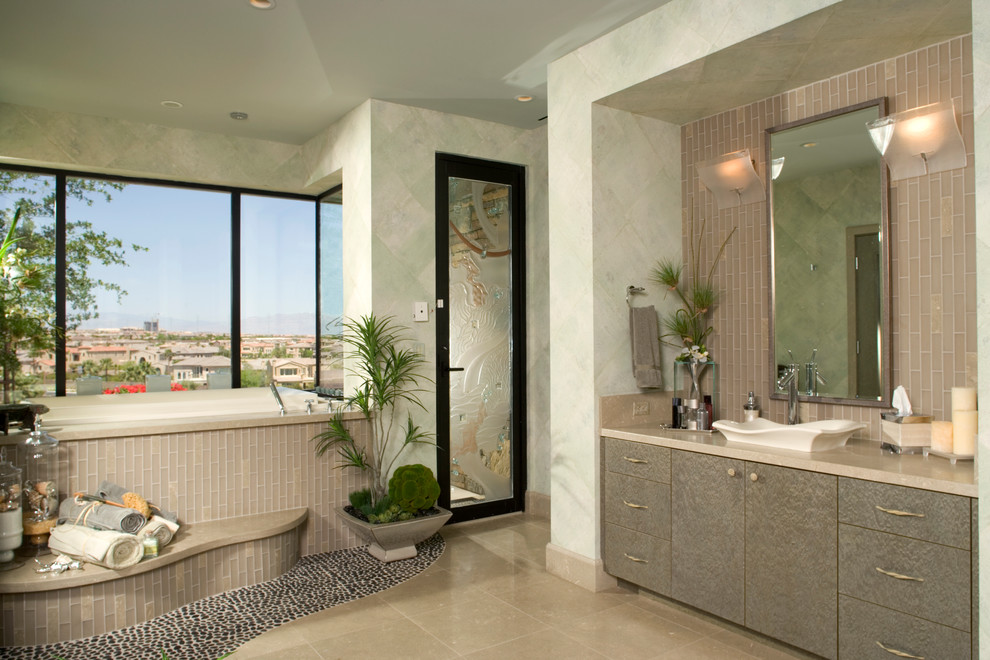 Klassisches Badezimmer mit Aufsatzwaschbecken in Las Vegas