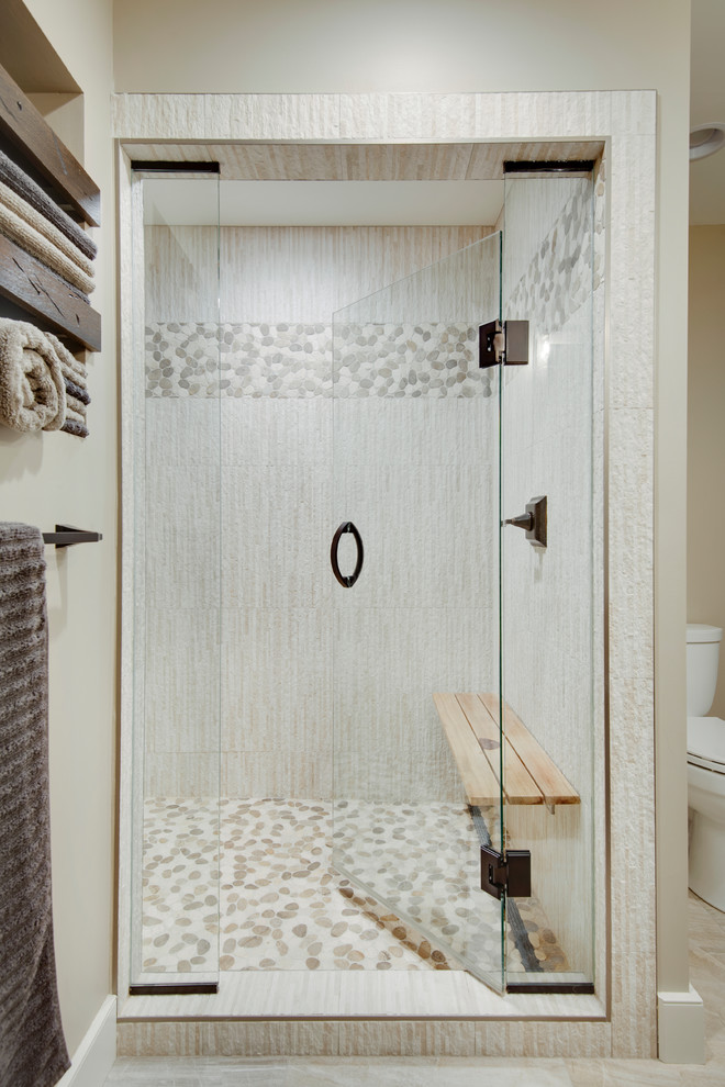 Example of a cottage bathroom design in Minneapolis