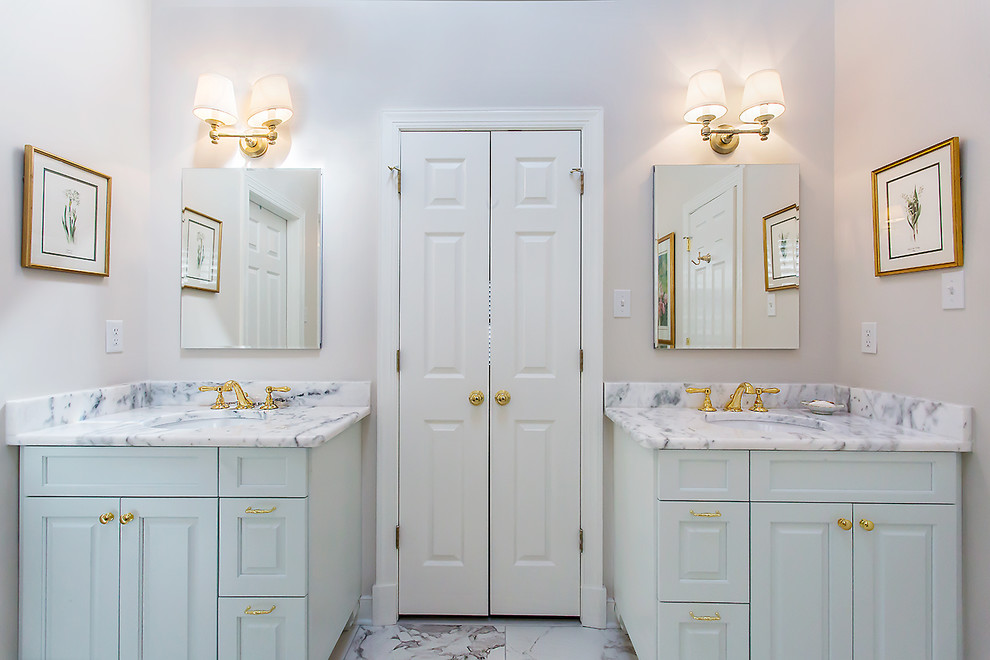 Example of a mid-sized classic master porcelain tile and white floor freestanding bathtub design in Richmond with shaker cabinets, turquoise cabinets, a two-piece toilet, beige walls, an undermount sink and granite countertops
