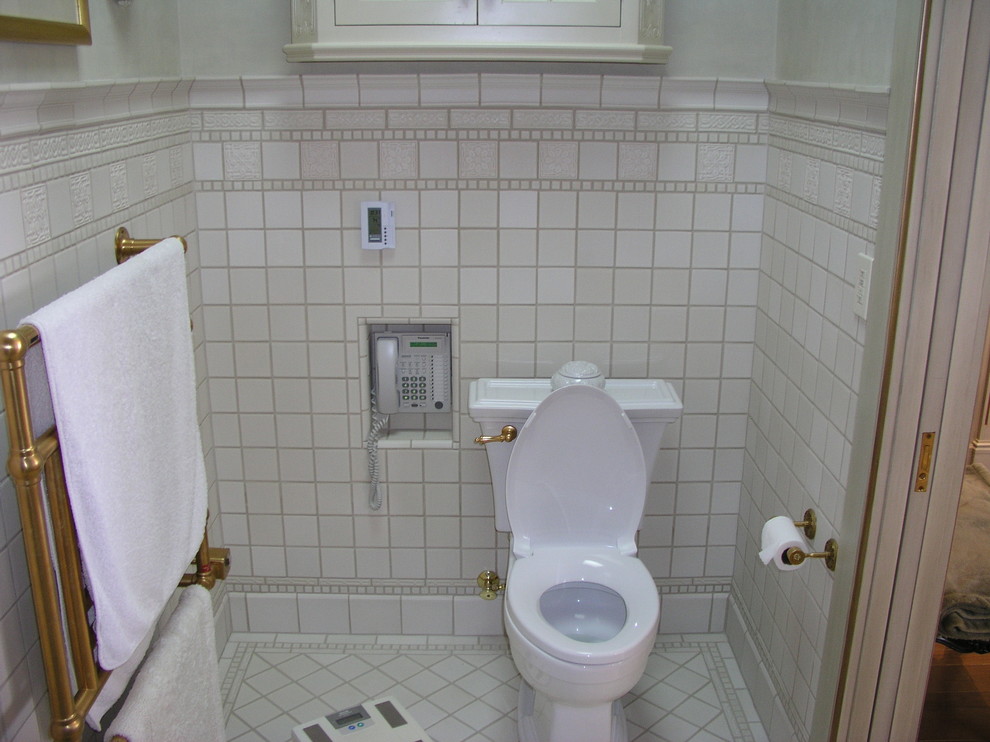 Bathroom - traditional bathroom idea in Los Angeles