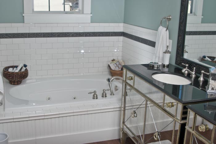 Esempio di una stanza da bagno american style