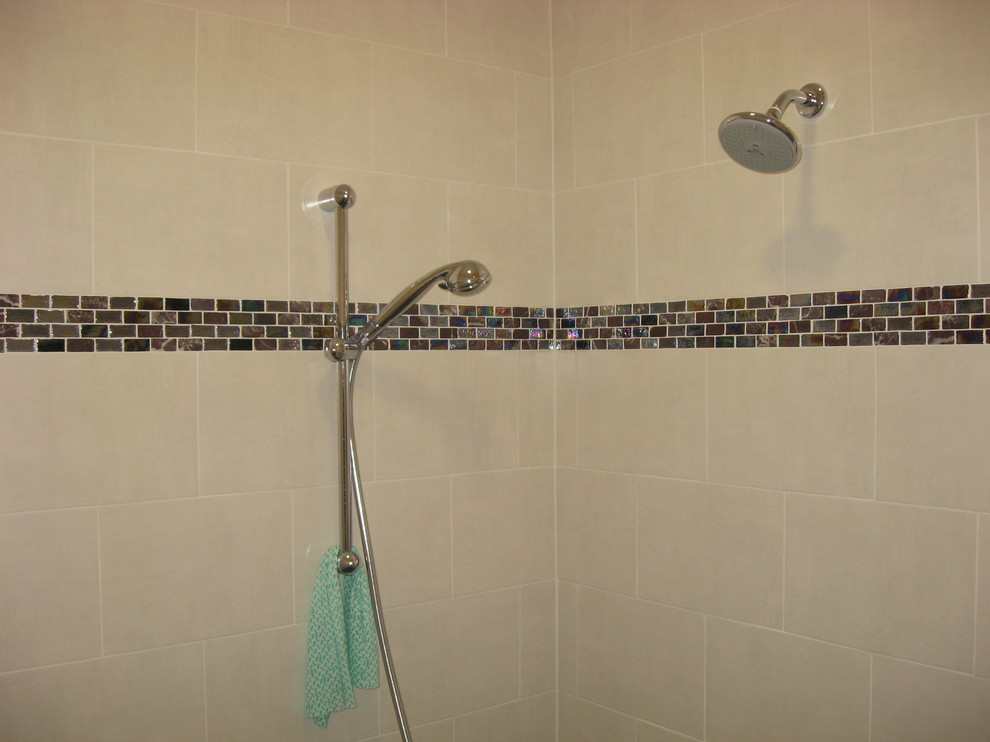 Exempel på ett stort klassiskt en-suite badrum