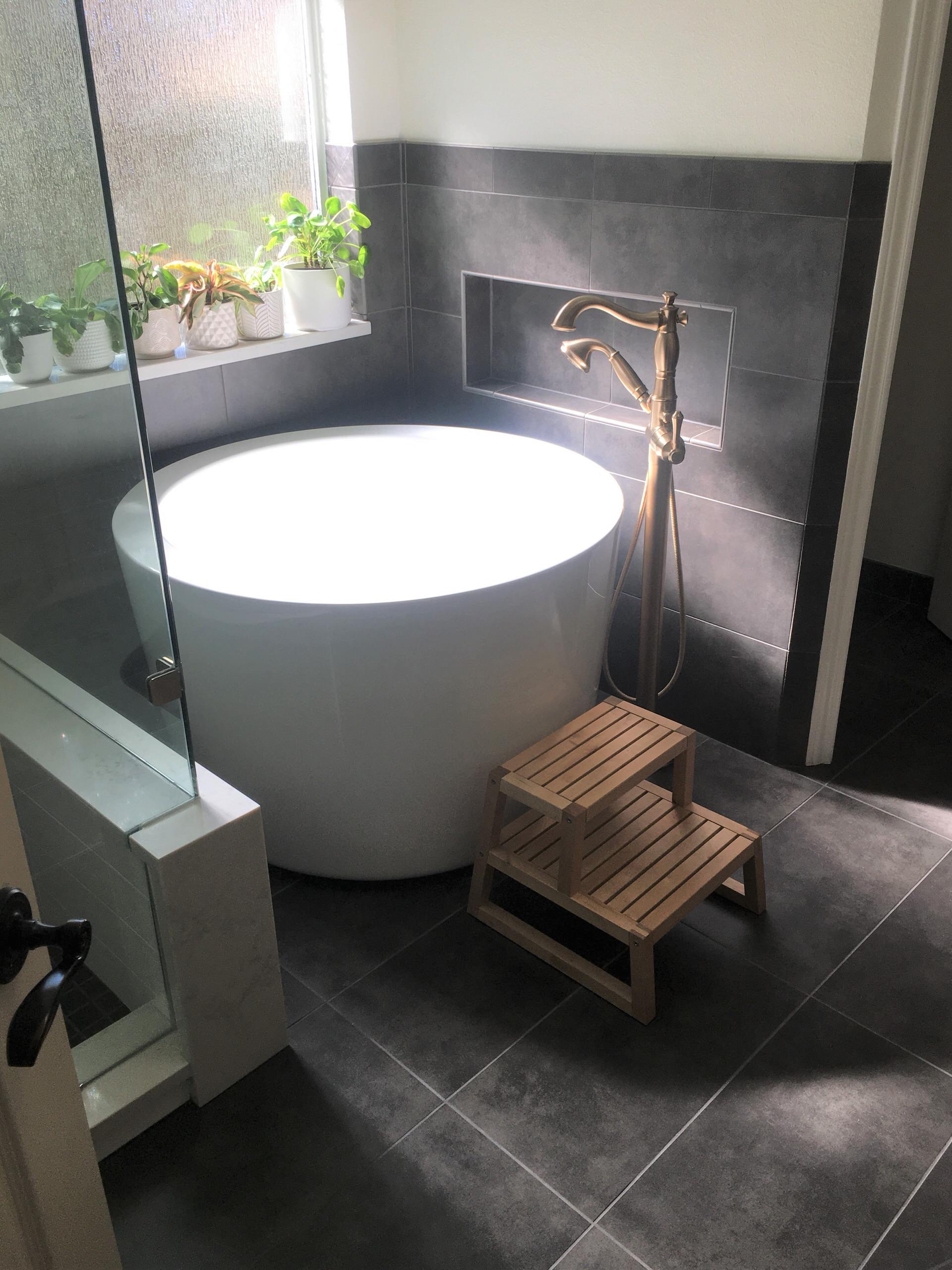 75 Badezimmer mit japanischer Badewanne Ideen & Bilder - März 2023 | Houzz  DE