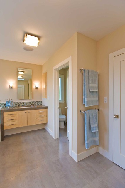 Master Bathroom with separate room for toilet - Contemporary - Bathroom -  San Francisco - by Bill Fry Construction - Wm. H. Fry Const. Co. | Houzz IE