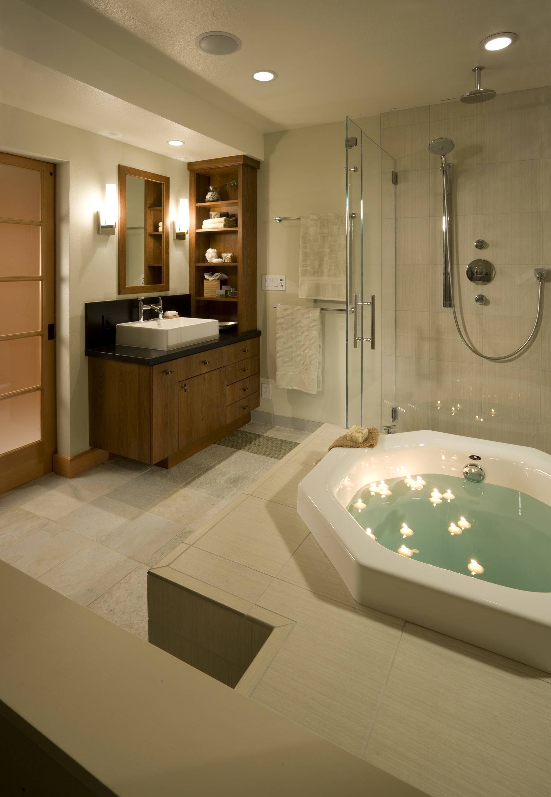 https://st.hzcdn.com/simgs/pictures/bathrooms/master-bathroom-with-soaking-tub-remodelwest-img~f371e2e002323f9c_14-1111-1-11a9d38.jpg