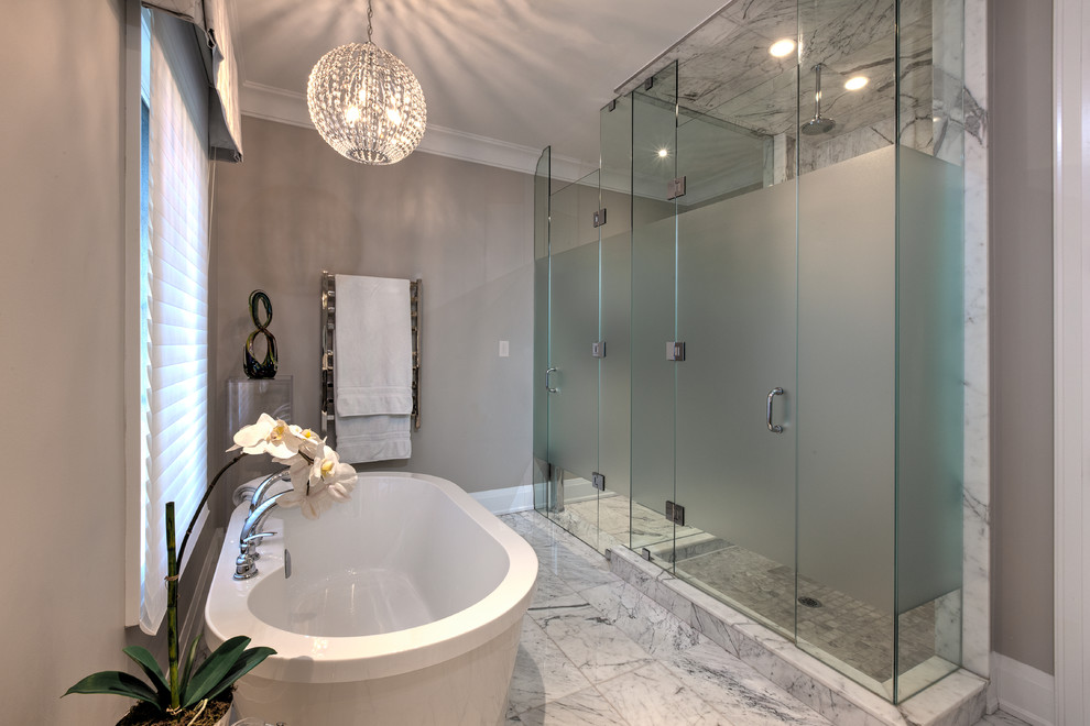 На фото: главная ванная комната среднего размера в стиле неоклассика (современная классика) с отдельно стоящей ванной, мраморной плиткой, серыми стенами, мраморным полом, угловым душем, белой плиткой, белым полом и душем с распашными дверями с