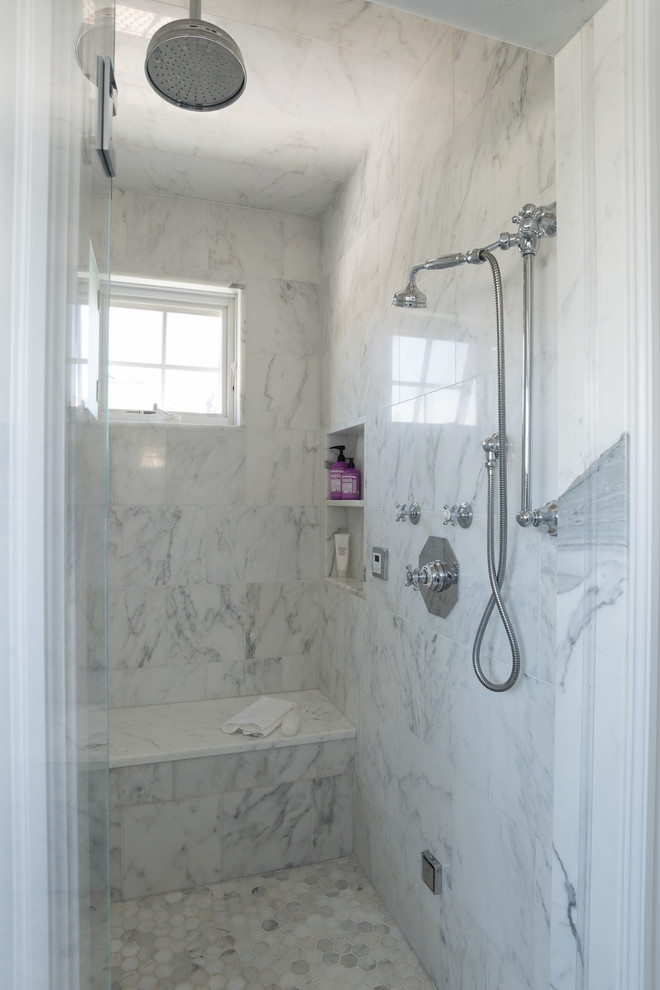 Idéer för vintage en-suite badrum, med vita skåp, blå väggar och klinkergolv i keramik