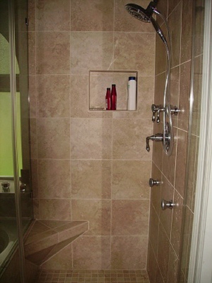 Photo of a medium sized modern ensuite bathroom in Houston with a corner shower, beige tiles, ceramic tiles and travertine flooring.
