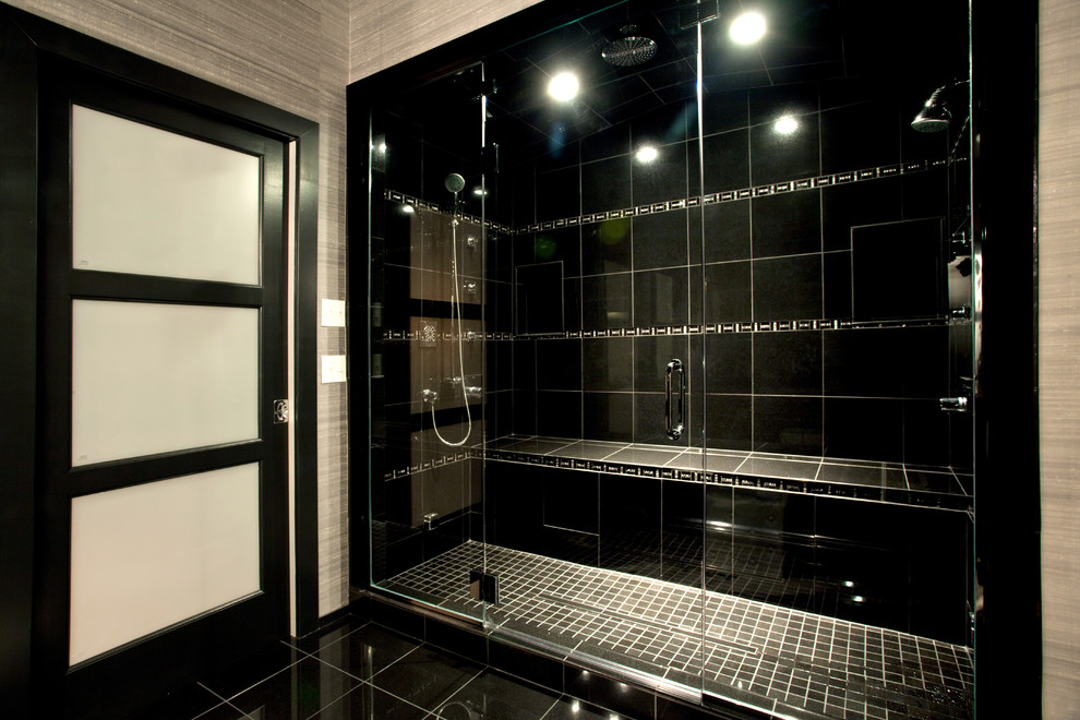 Идея дизайна: ванная комната в современном стиле с инсталляцией, черными стенами, полом из керамической плитки и синим полом
