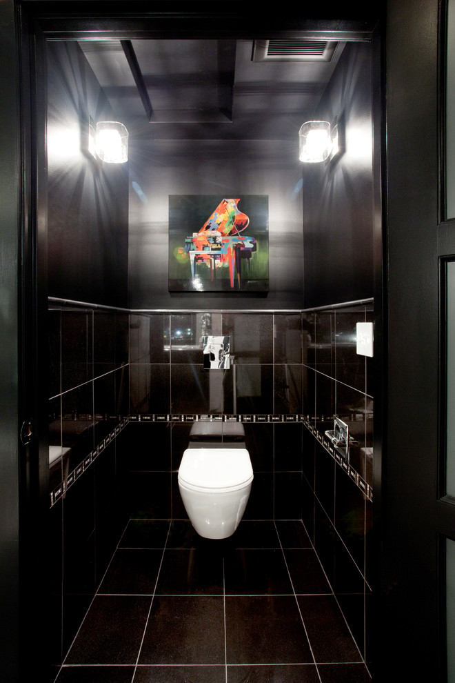 Свежая идея для дизайна: ванная комната в современном стиле с инсталляцией, черными стенами, полом из керамической плитки и синим полом - отличное фото интерьера