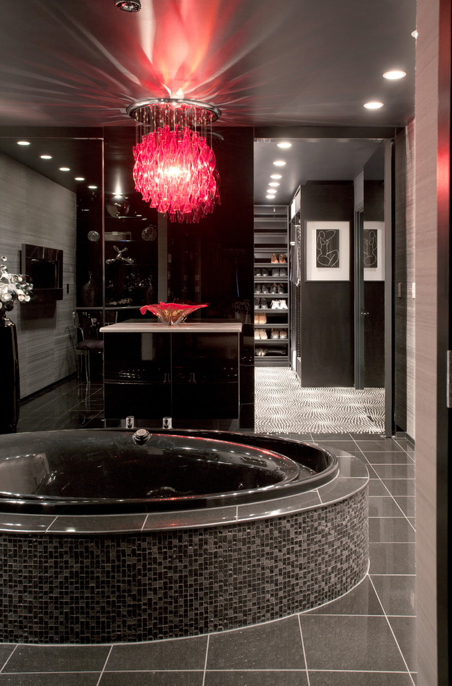 Пример оригинального дизайна: ванная комната в современном стиле с инсталляцией, черными стенами, полом из керамической плитки и синим полом