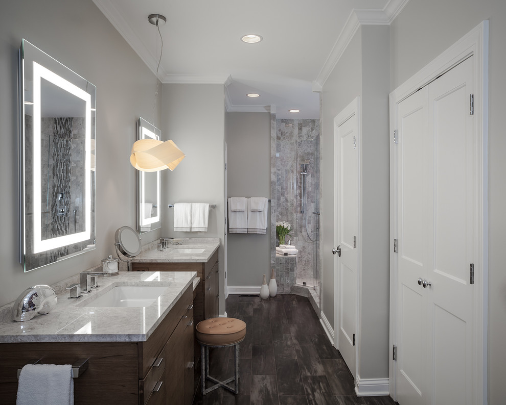 Idee per una stanza da bagno design con lavabo sottopiano, ante lisce, ante in legno bruno e doccia ad angolo