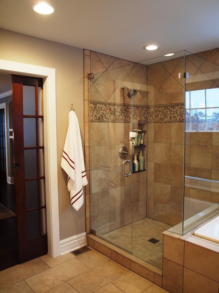 Inspiration for a mid-sized timeless master beige tile and ceramic tile corner shower remodel in Chicago with beige walls