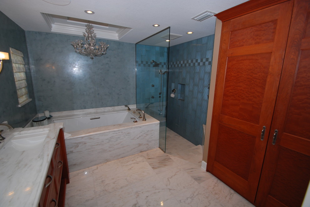 Exempel på ett modernt badrum