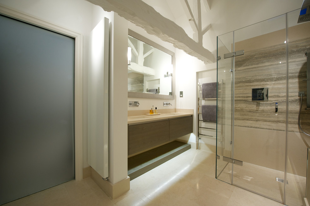 Ejemplo de cuarto de baño principal actual de tamaño medio con armarios con paneles lisos, ducha esquinera, baldosas y/o azulejos beige, puertas de armario de madera oscura, bañera encastrada y paredes blancas