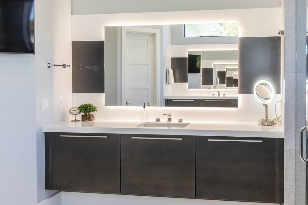Medium sized contemporary ensuite bathroom in Other with flat-panel cabinets, grey cabinets, an alcove shower, a one-piece toilet, multi-coloured tiles, glass sheet walls, blue walls, porcelain flooring, a submerged sink, engineered stone worktops, white floors, a hinged door and white worktops.