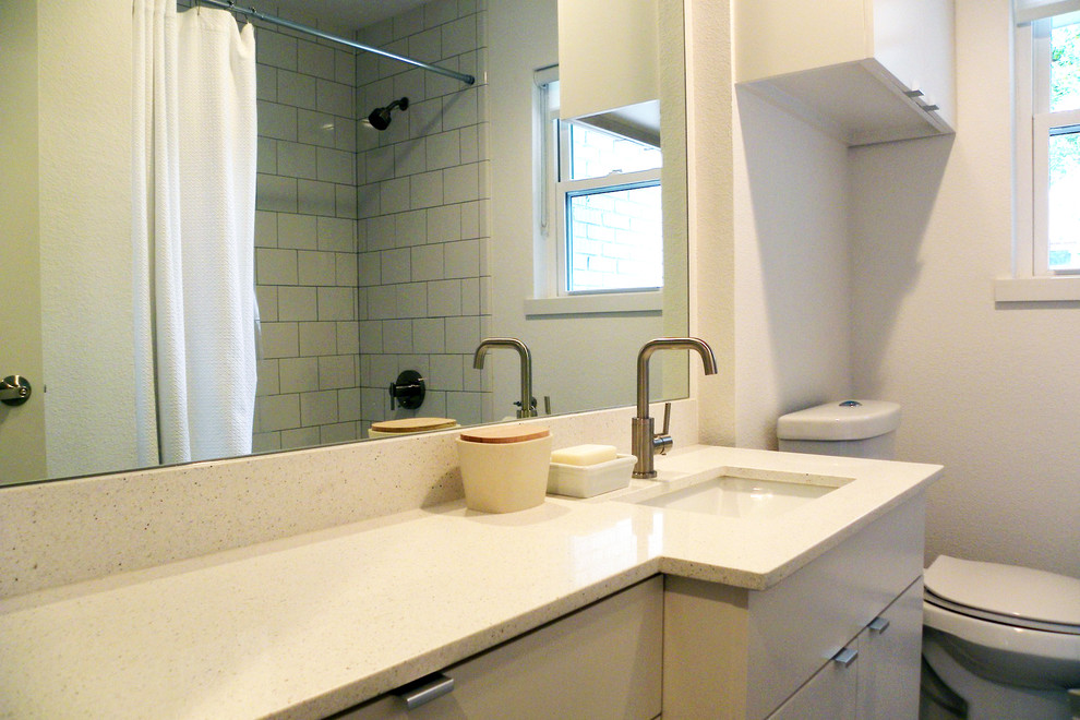 This is an example of a midcentury bathroom in Dallas.
