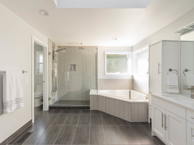 Mau Home Remodel - Minimalistisch - Badezimmer - Seattle - von Bora&Co